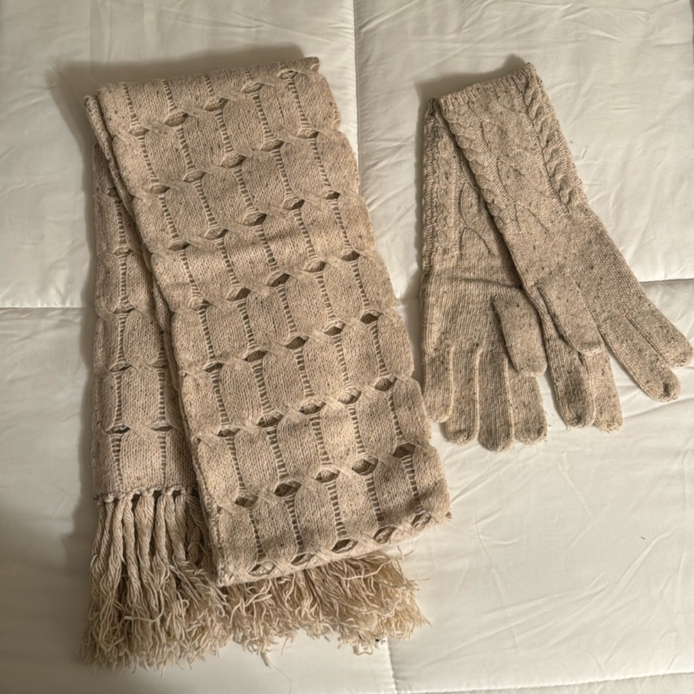 Ralph Lauren 80% Lambswool Scarf & Gloves Set